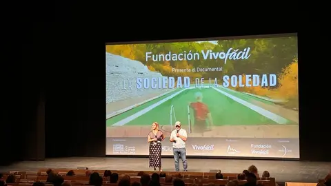 La sociedad de la soledad, Teatro Ramos Carrión