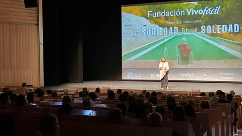 La sociedad de la soledad, Teatro Ramos Carrión
