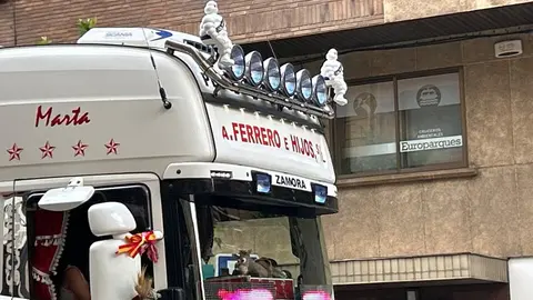 Los camioneros celebran a su patrón, San Cristóbal, por las calles de Zamora