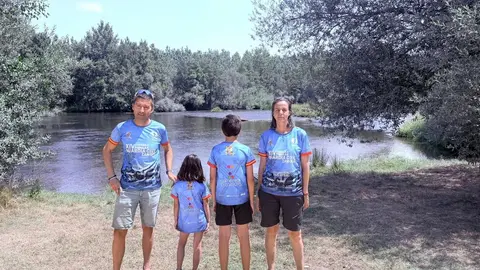 Familia de Hugo viste la camiseta de la XIV Carrera Popular de la Guardia Civil de Zamora - imagen de redes sociales