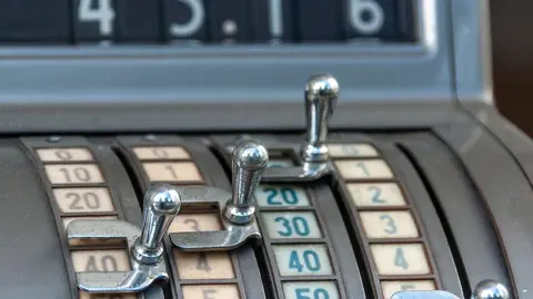 cashbox-7274369_1280__1_