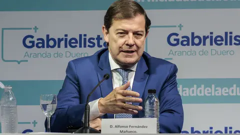 Mañueco XIII curso universitario Prensa y Poder