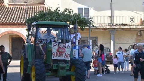 Fiestas de Moraleja del Vino desfile de pañas _26