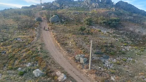 una mujer es auxilliada en Otero de Bodas