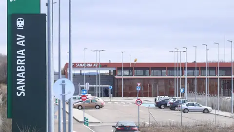 EL DEFENSOR DEL PUEBLO INVESTIGA A RENFE A INSTANCIAS DE FUTURO