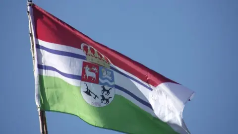 Bandera y escudo de Coomonte