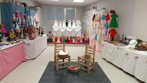 exposición de costura y nancys en Fuentelapeña