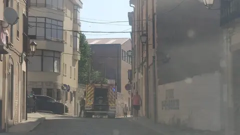 Bomberos incendio calle Mompayo Zamora