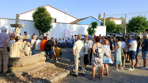 Protesta masiva en Villardondiego contra el proyecto de planta de biogás