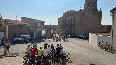 La marcha a Gallegos vuelve a marcar el verdadero inicio de las fiestas en Coreses