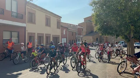 La marcha a Gallegos vuelve a marcar el verdadero inicio de las fiestas en Coreses