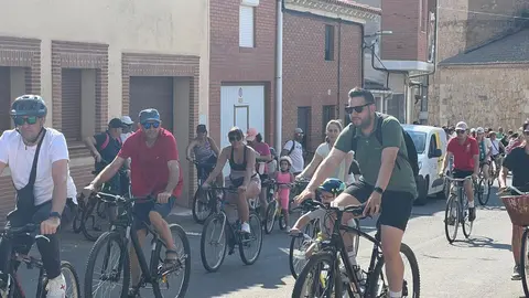 La marcha a Gallegos vuelve a marcar el verdadero inicio de las fiestas en Coreses