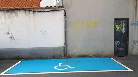 plaza de estacionamiento para minusválidos. IMAGEN INTERBENAVENTE