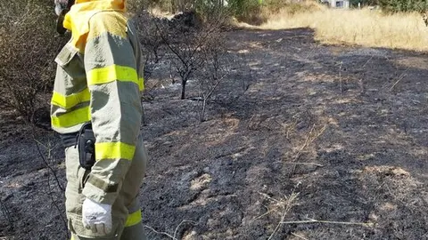 Controlado un incendio en el casco urbano de Fariza
