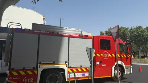 Cami&oacute;n de bomberos 2 foto de archivo