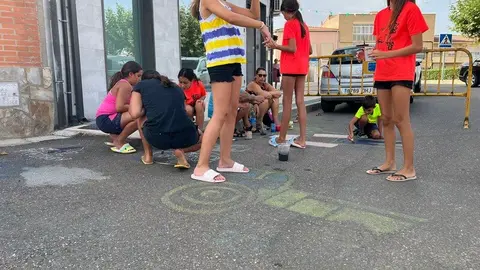 arte infantil llena de color las calles de Coreses _10