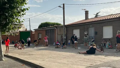 arte infantil llena de color las calles de Coreses _18