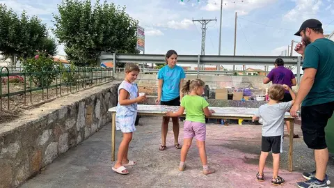 arte infantil llena de color las calles de Coreses _17