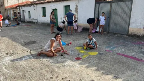 arte infantil llena de color las calles de Coreses _24