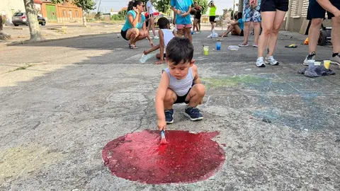arte infantil llena de color las calles de Coreses _32