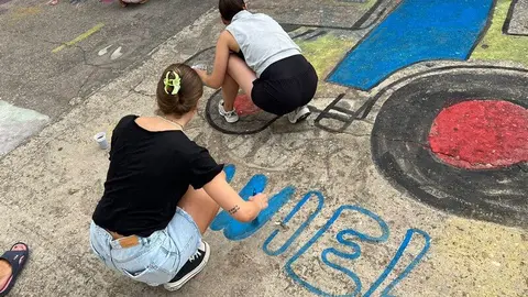 arte infantil llena de color las calles de Coreses _43