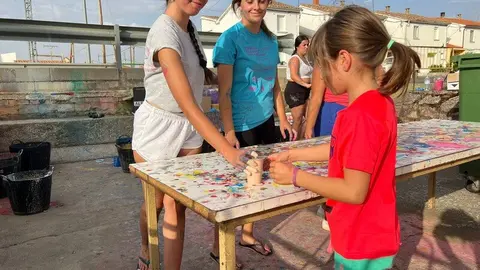 arte infantil llena de color las calles de Coreses _44