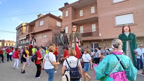Gigantes y Cabezudos en Camarzana de Tera_1