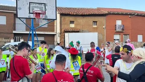 desfile de disfraces en Pozuelo de Vidriales (1)