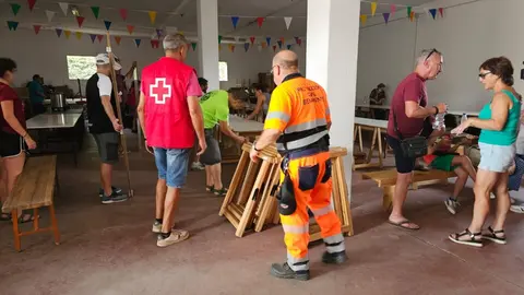 desalojados del incendio en Camarzana de Tera (3)