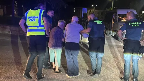 Así son trasladados los desalojados por los incendios