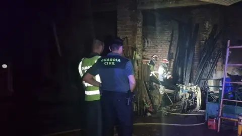 Así son trasladados los desalojados por los incendios