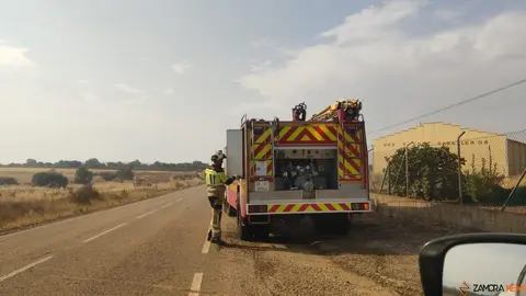 Los bomberos combaten los incendios en la provincia