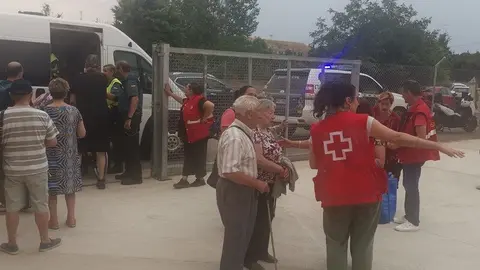 desalojados por los incendios en Camarzana de Tera _5