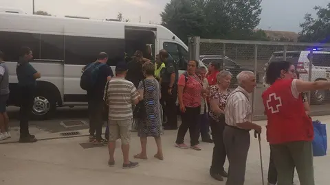 desalojados por los incendios en Camarzana de Tera _7