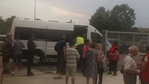 desalojados por los incendios en Camarzana de Tera _8