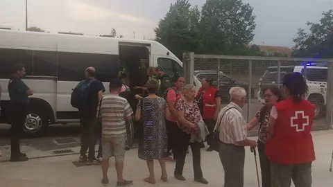 desalojados por los incendios en Camarzana de Tera _12