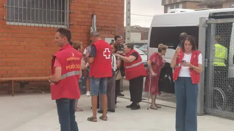 desalojados por los incendios en Camarzana de Tera _13