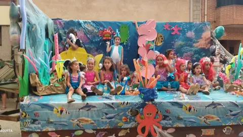 Desfile de carrozas en Quiruelas de Vidriales