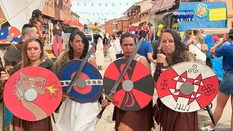 Desfile de carrozas en Quiruelas de Vidriales
