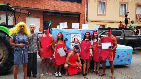 Desfile de carrozas en Quiruelas de Vidriales