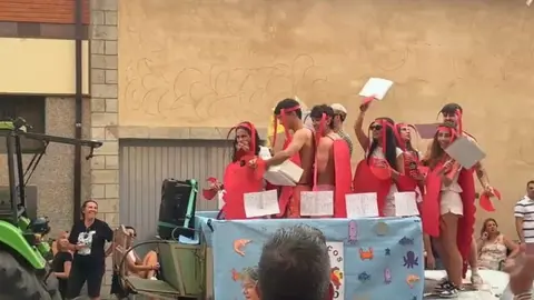 Desfile de carrozas en Quiruelas de Vidriales