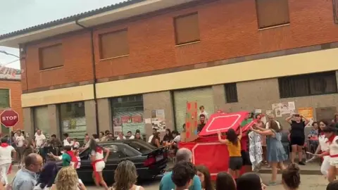 Desfile de carrozas en Quiruelas de Vidriales