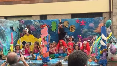 Desfile de carrozas en Quiruelas de Vidriales