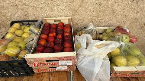 Los vecinos de Pinilla se solidarizan con alimentos y agua ante los incendios que asolan la provincia