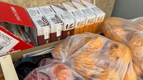 Los vecinos de Pinilla se solidarizan con alimentos y agua ante los incendios que asolan la provincia