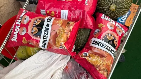 Los vecinos de Pinilla se solidarizan con alimentos y agua ante los incendios que asolan la provincia