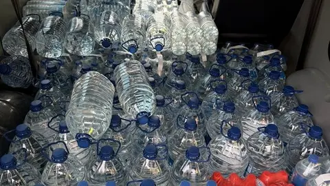 Los vecinos de Pinilla se solidarizan con alimentos y agua ante los incendios que asolan la provincia