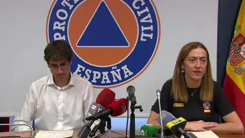La directora general de Protección Civil y Emergencias, Virginia Barcones, y el jefe de producción de la Agencia Estatal de Meteorología (AEMET), Jaime Rey Vidaurrazaga