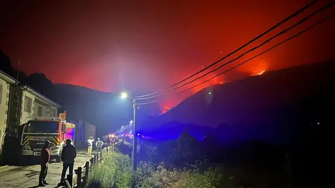 Vigo de Sanabria de noche, fuego_3