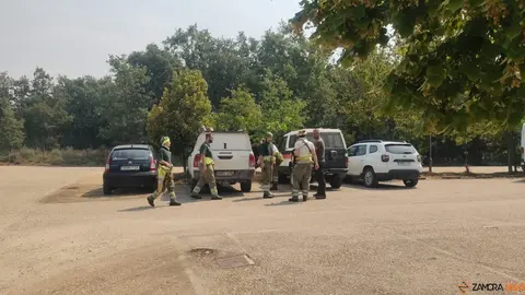 Sanabria sigue resistiendo con fuerza humana y mecánica en la lucha contra el fuego